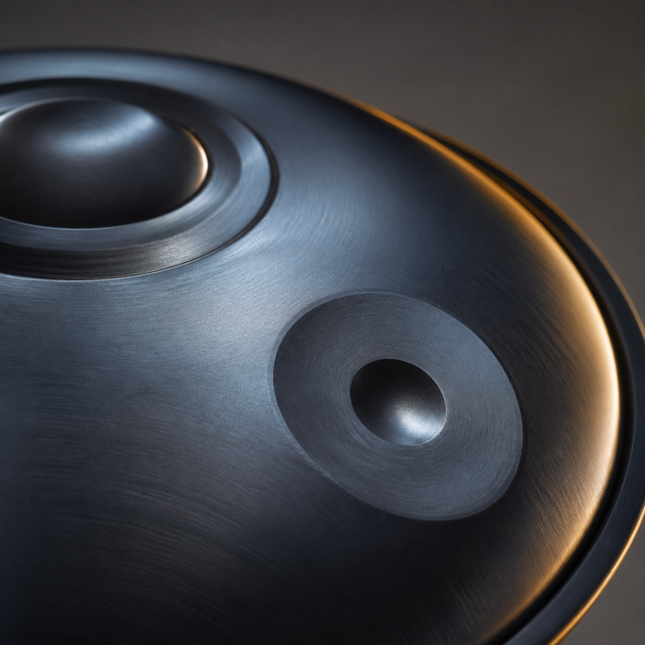 Handpan CELESTIA Eclipse graphite bleu — détail original de la surface