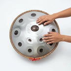 Handpan Chryléo — Ré mineur (D Kurd) — gros plan, prêt à jouer