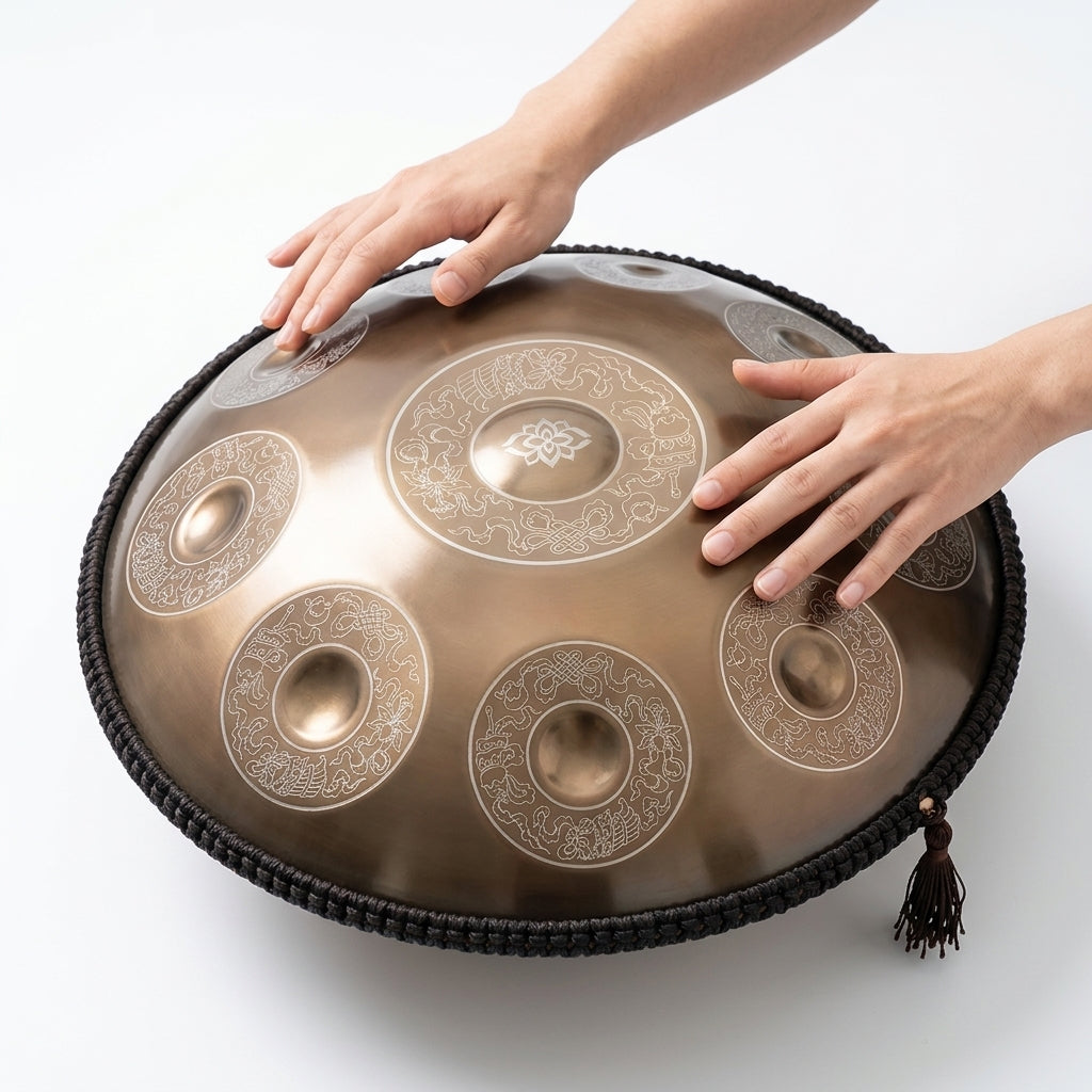 Handpan Hikari — Ré mineur (D Kurd) — gros plan, prêt à jouer
