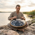 Handpan Lunar — Ré mineur (D Kurd) joué au coucher du soleil au bord de l'eau