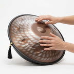 Handpan Orion — Ré mineur (D Kurd) — gros plan, prêt à jouer