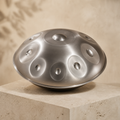 Handpan MANDALA argent — vue principale originale générée pour Résonance Handpan